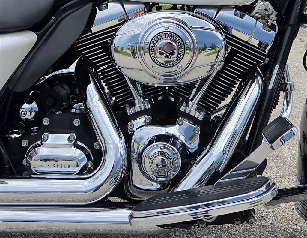 2010 Harley-davidson Street Glide - $10,995