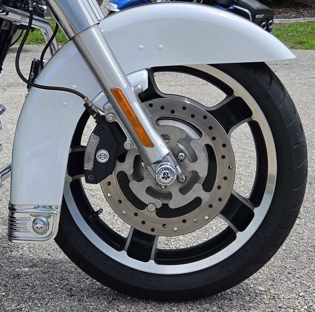 2010 Harley-davidson Street Glide - $10,995