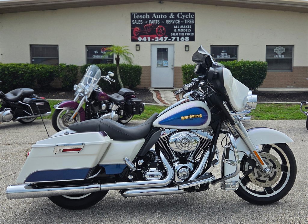 2010 Harley-davidson Street Glide - $10,995