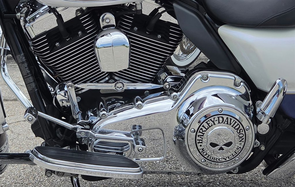 2010 Harley-davidson Street Glide - $10,995