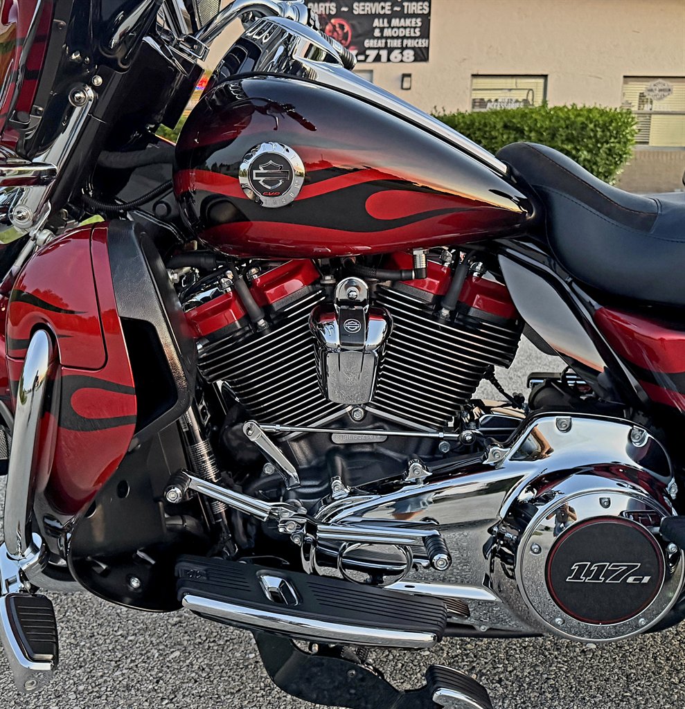2022 Harley-davidson Cvo Tri Glide - $39,995