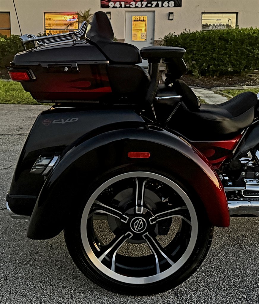 2022 Harley-davidson Cvo Tri Glide - $39,995
