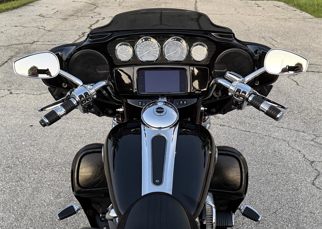 2022 Harley-davidson Cvo Tri Glide - $39,995