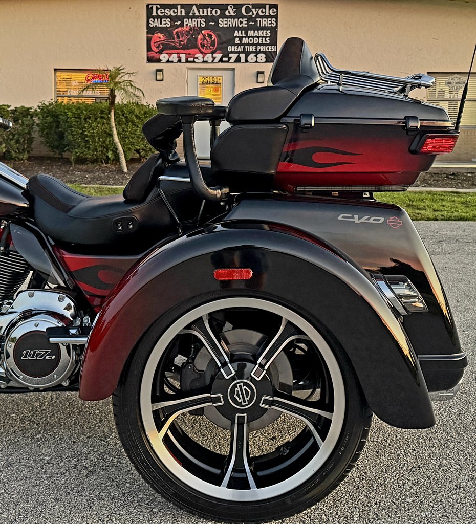 2022 Harley-davidson Cvo Tri Glide - $39,995