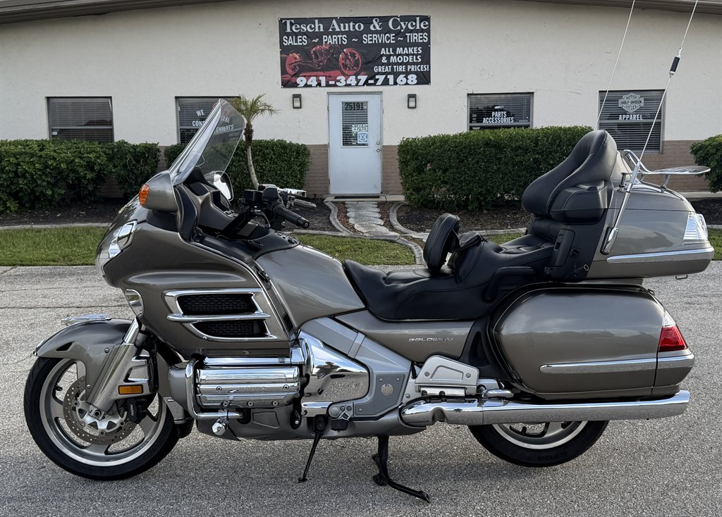 2008 Honda Gold Wing - $7,995