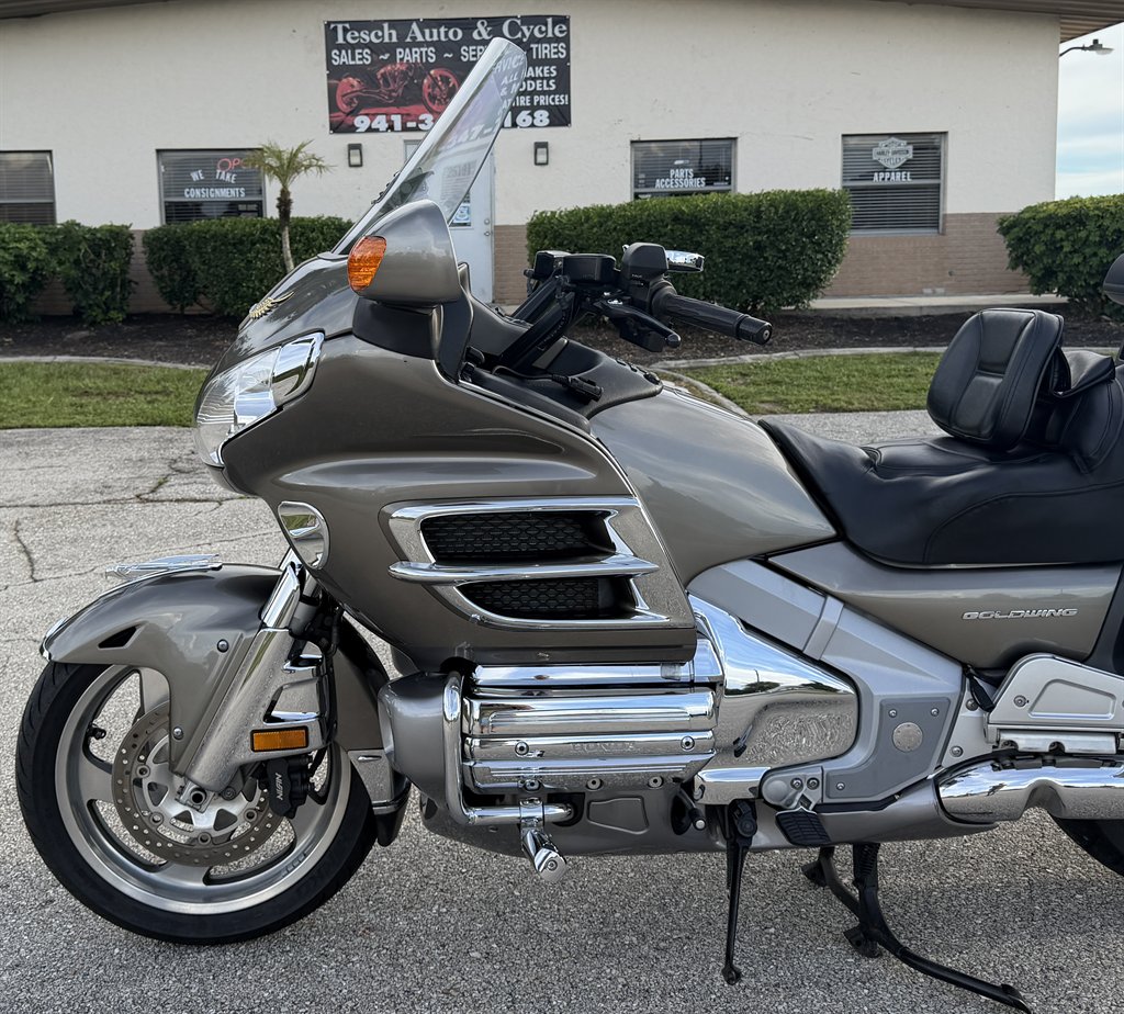 2008 Honda Gold Wing - $7,995