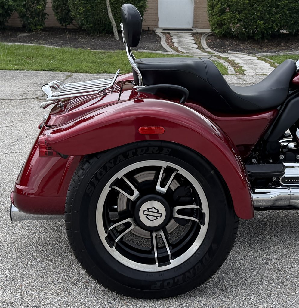 2017 Harley-davidson Freewheeler - $16,995