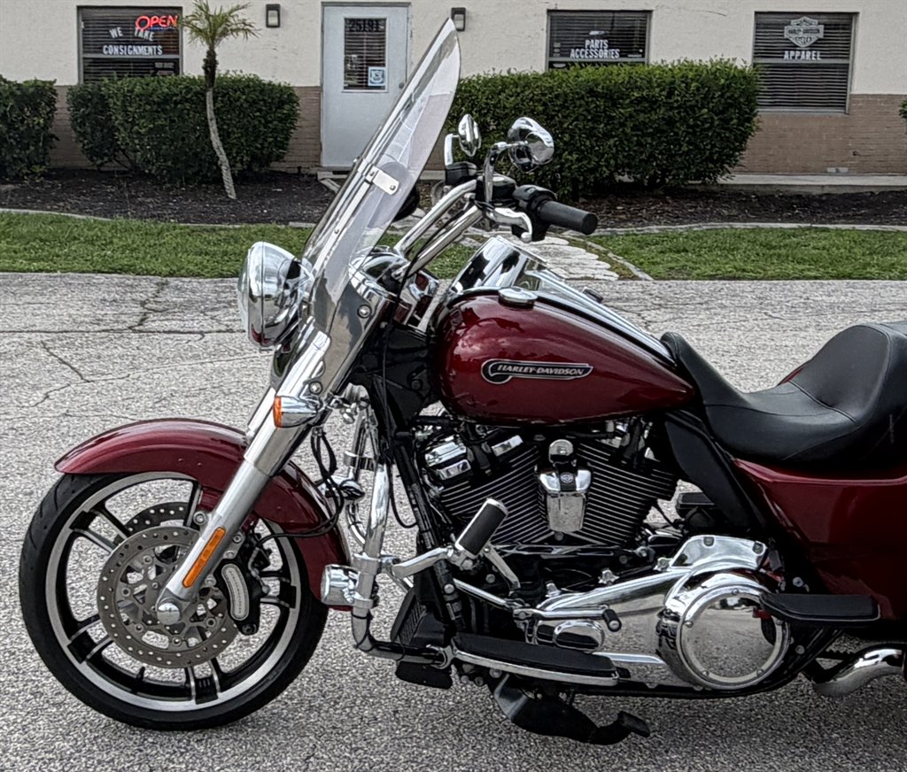 2017 Harley-davidson Freewheeler - $16,995