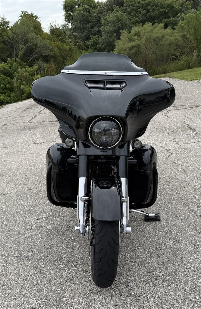 2017 Harley-davidson Cvo Street Glide - $18,995