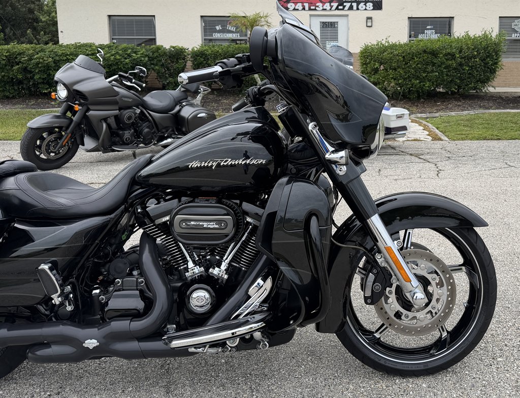 2017 Harley-davidson Cvo Street Glide - $18,995