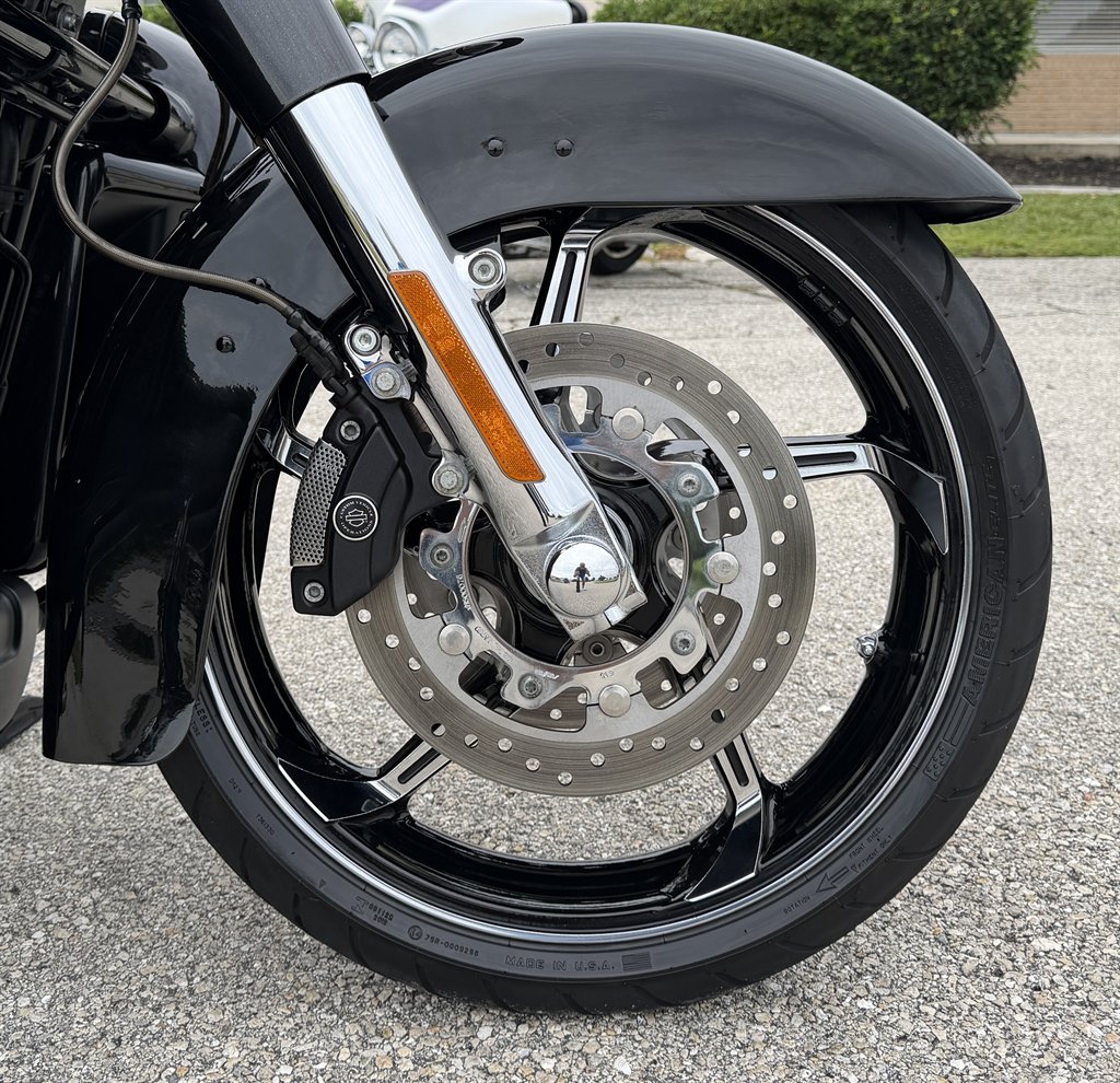 2017 Harley-davidson Cvo Street Glide - $18,995