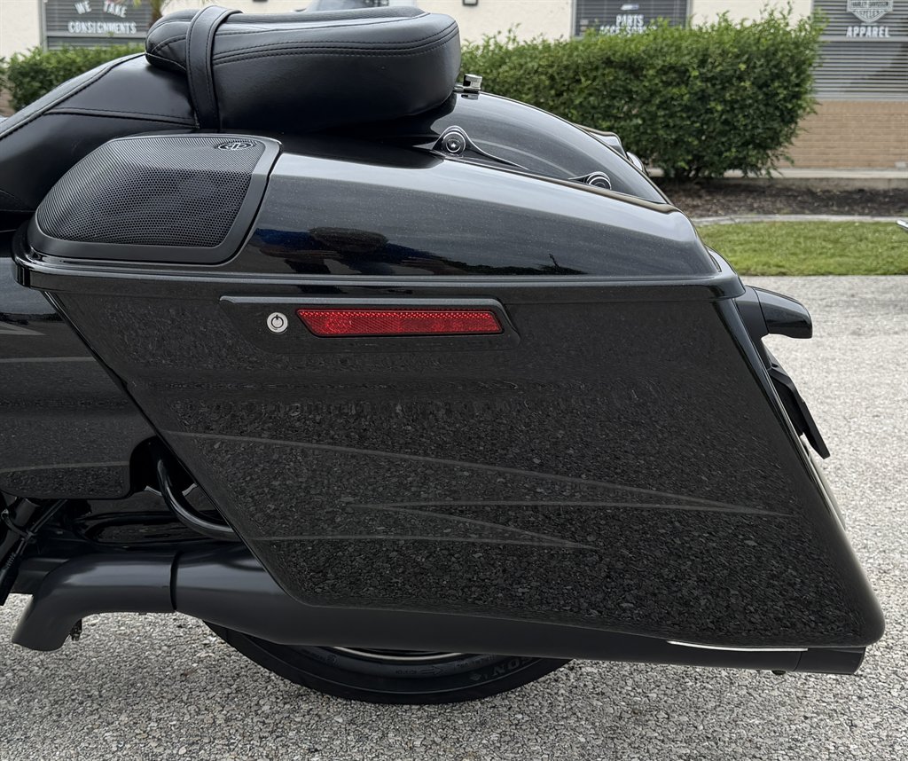 2017 Harley-davidson Cvo Street Glide - $18,995