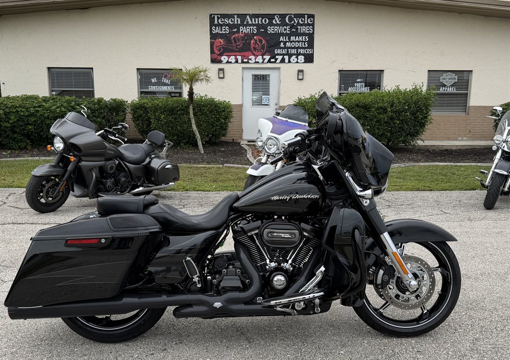 2017 Harley-davidson Cvo Street Glide - $18,995