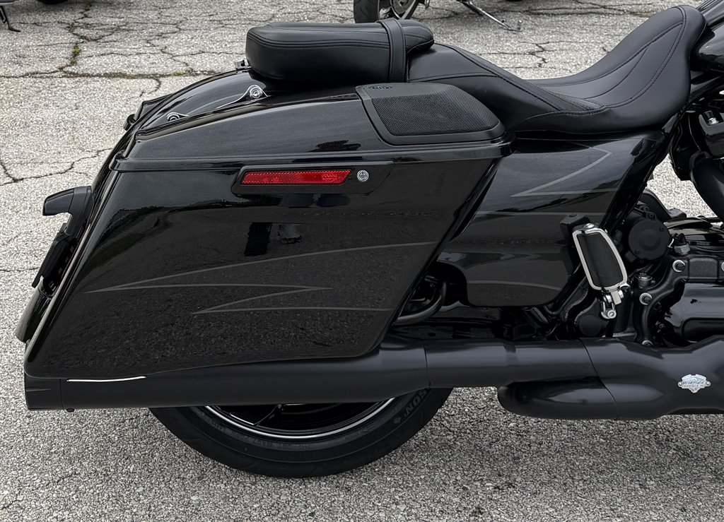 2017 Harley-davidson Cvo Street Glide - $18,995