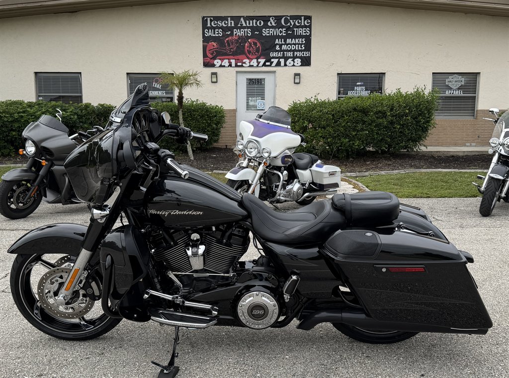 2017 Harley-davidson Cvo Street Glide - $18,995