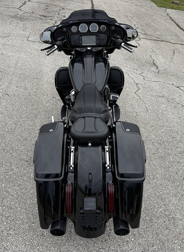 2017 Harley-davidson Cvo Street Glide - $18,995