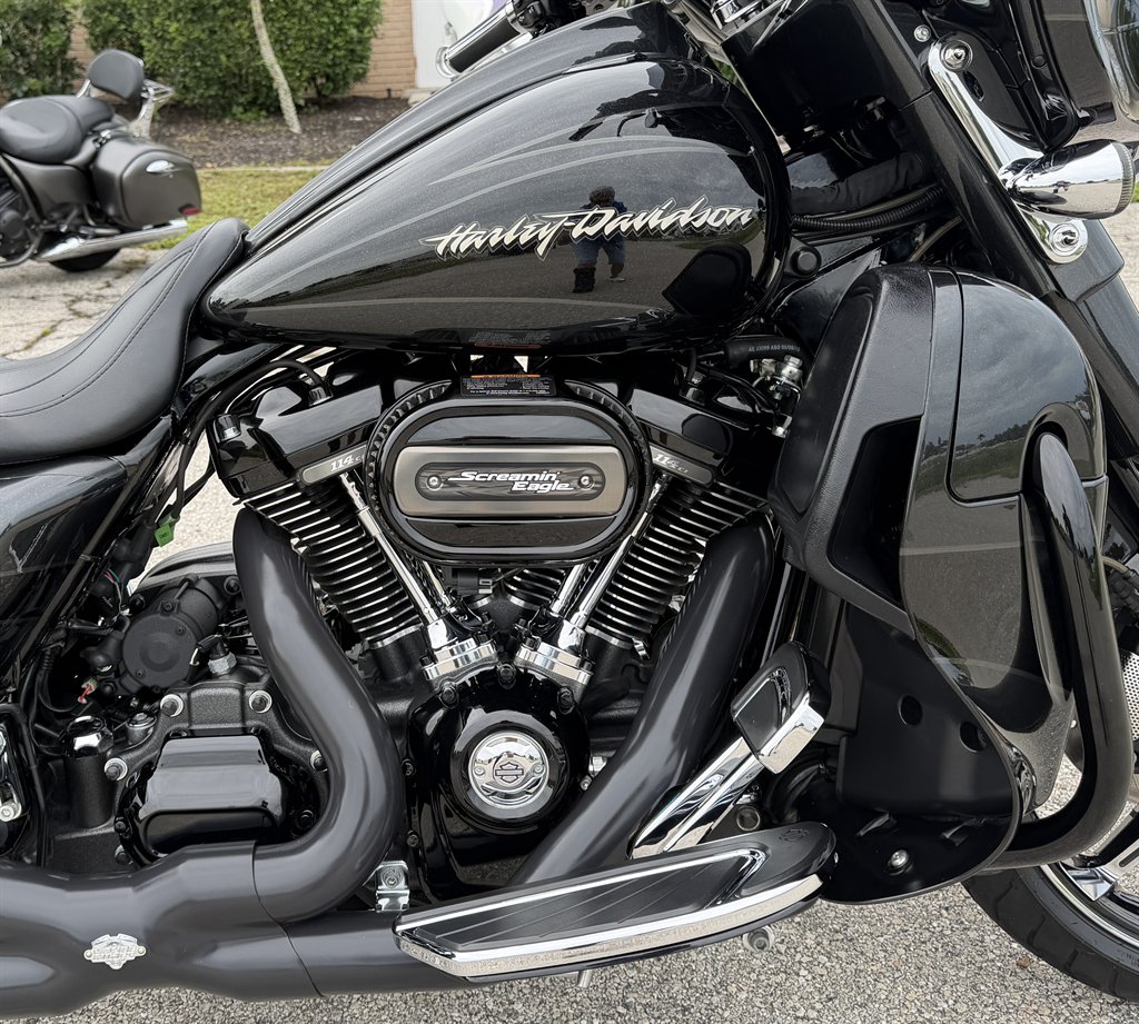 2017 Harley-davidson Cvo Street Glide - $18,995