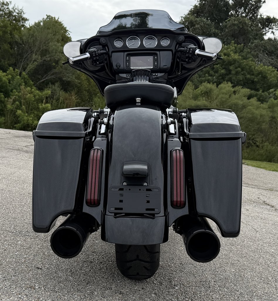2017 Harley-davidson Cvo Street Glide - $18,995