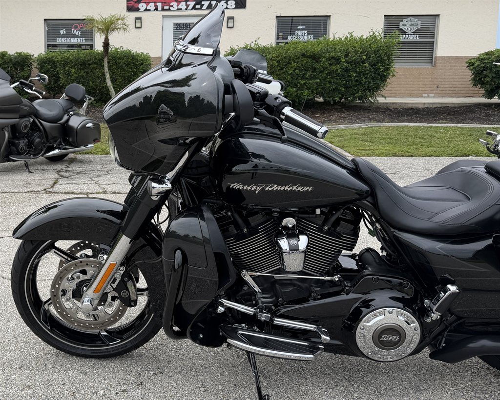 2017 Harley-davidson Cvo Street Glide - $18,995