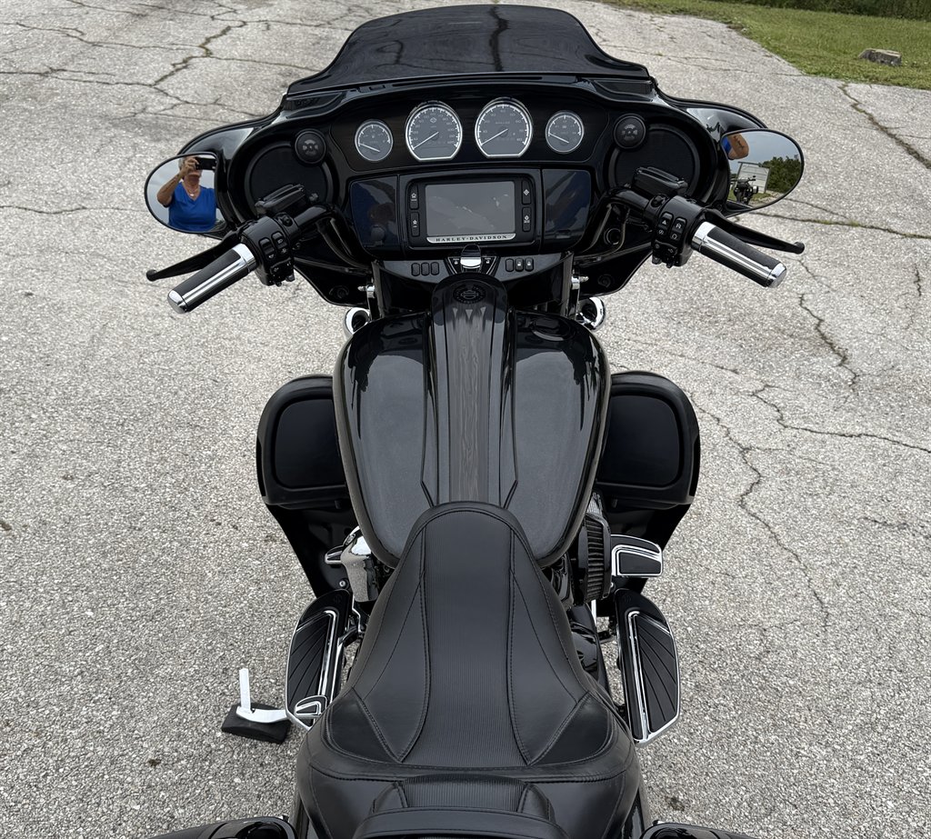 2017 Harley-davidson Cvo Street Glide - $18,995