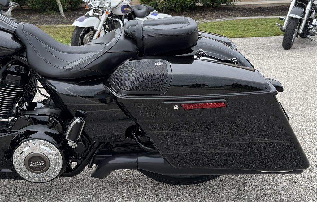 2017 Harley-davidson Cvo Street Glide - $18,995