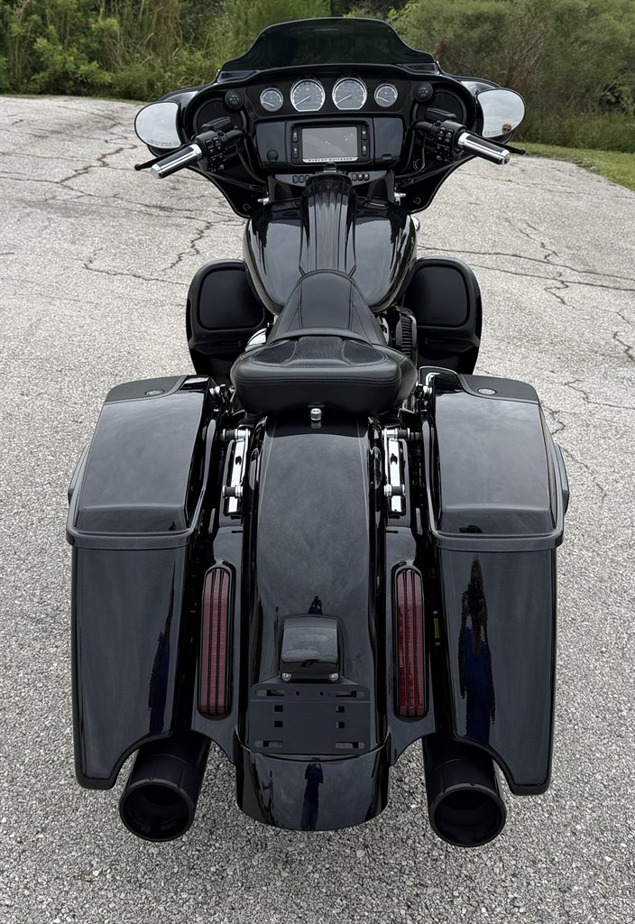 2017 Harley-davidson Cvo Street Glide - $18,995