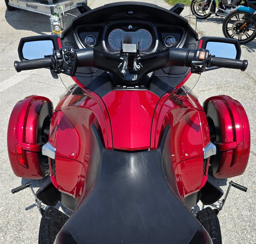 2016 Can-am Spyder - $12,995