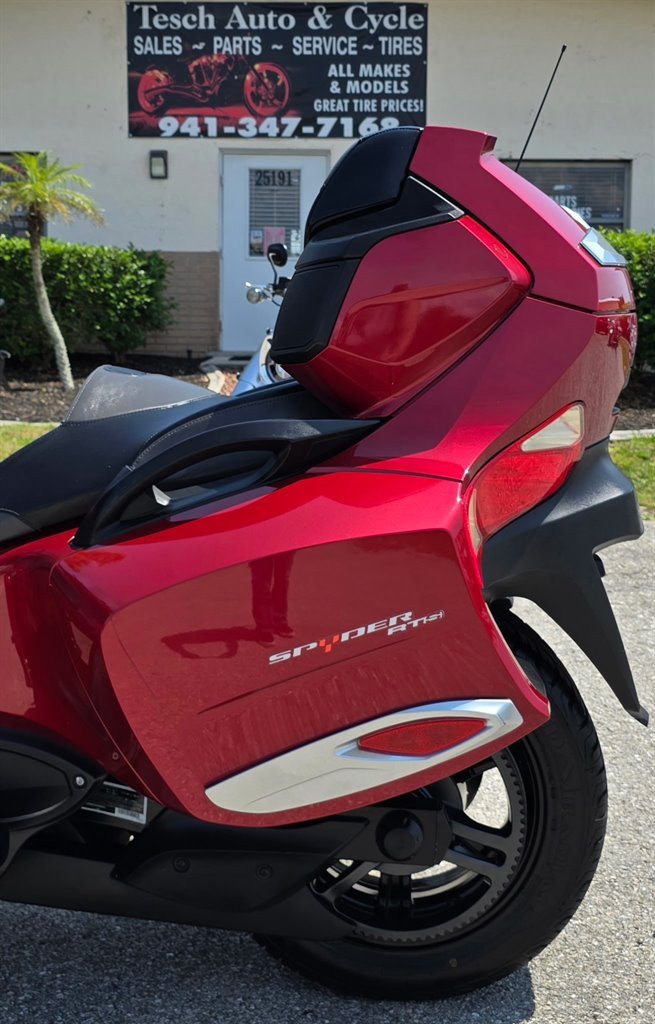 2016 Can-am Spyder - $12,995