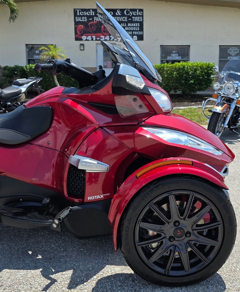 2016 Can-am Spyder - $12,995