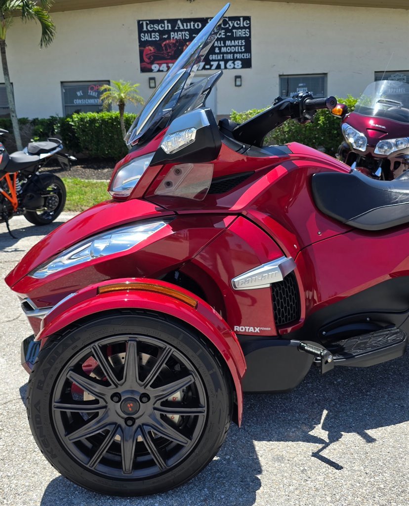 2016 Can-am Spyder - $12,995