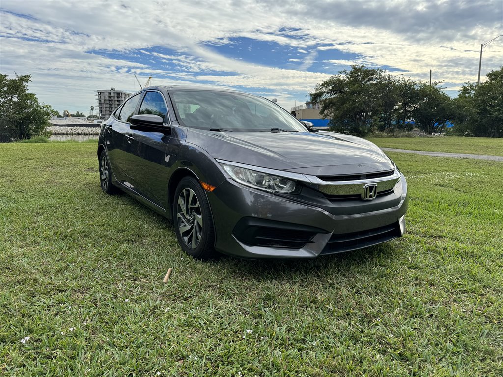 The 2018 Honda Civic EX photos