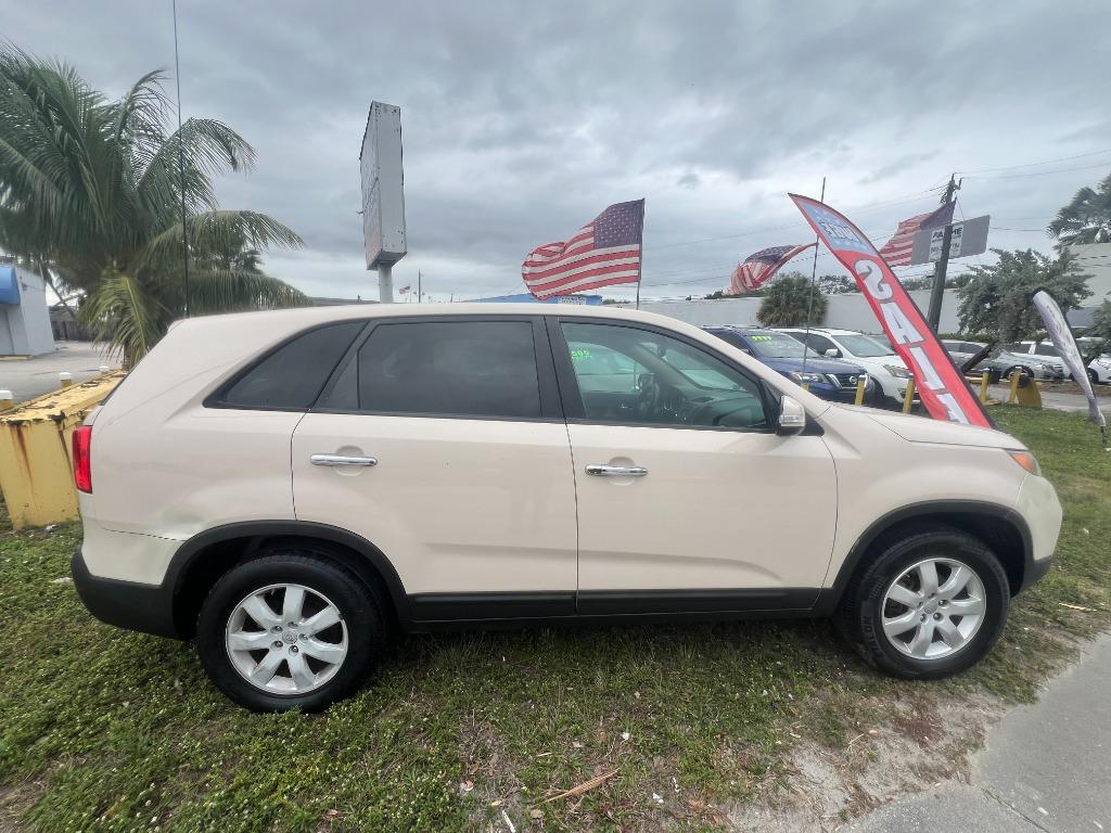 2011 Kia Sorento - $5,899