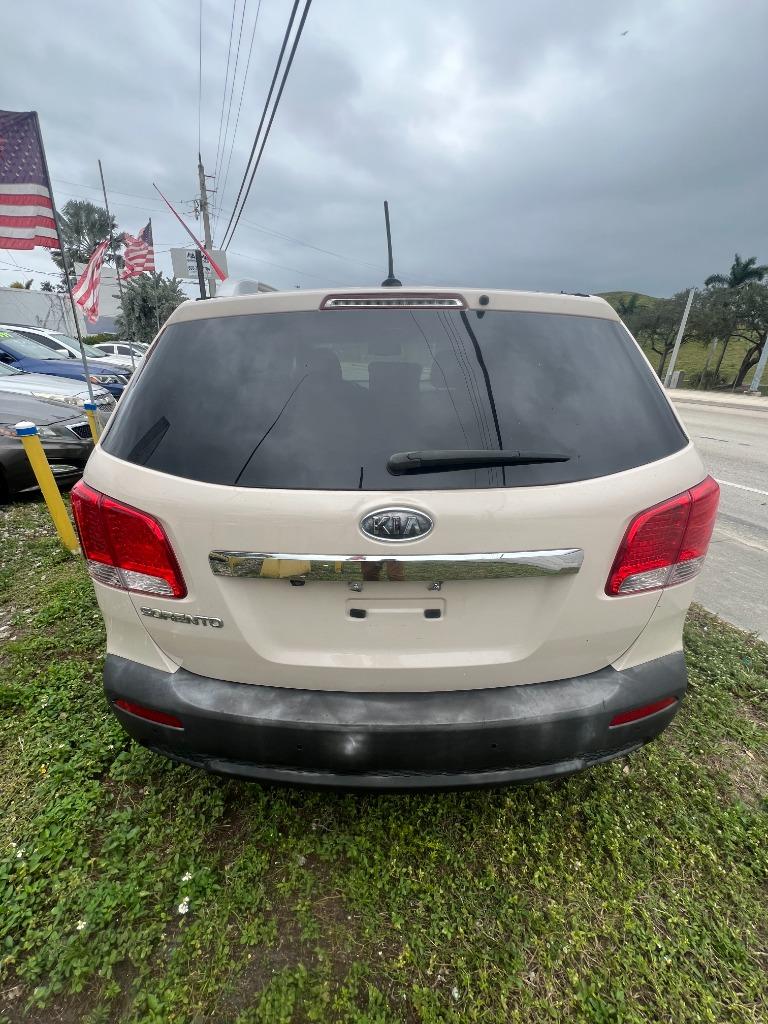 2011 Kia Sorento - $5,899