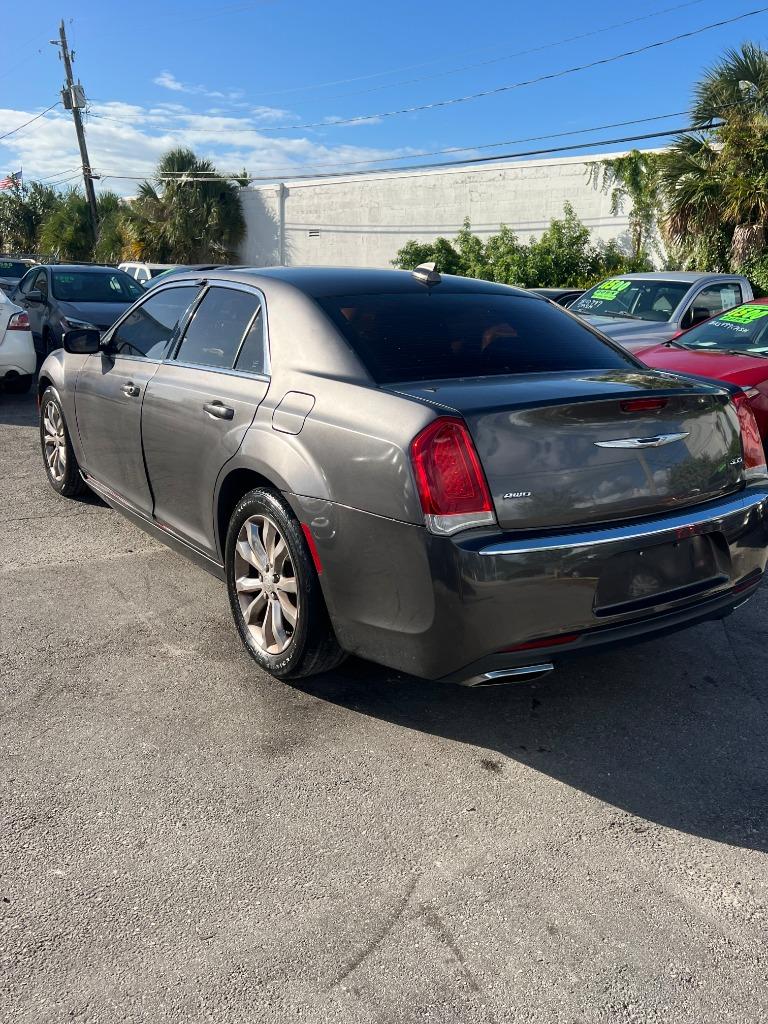 2017 Chrysler 300 - $7,995