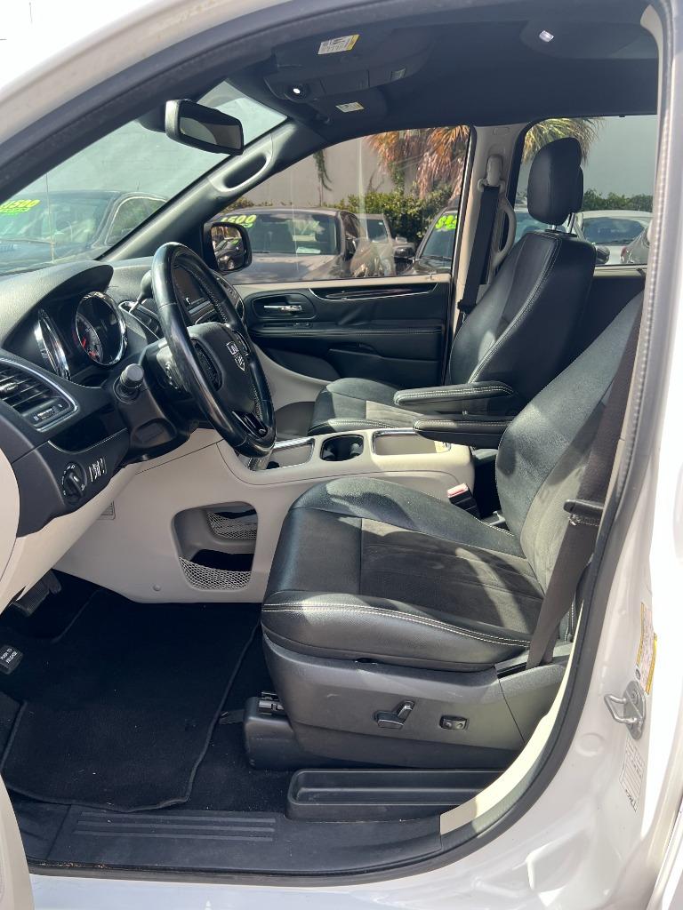 2019 Dodge Grand Caravan - $8,799
