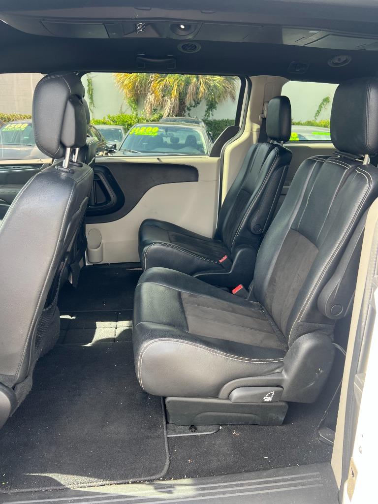 2019 Dodge Grand Caravan - $8,799