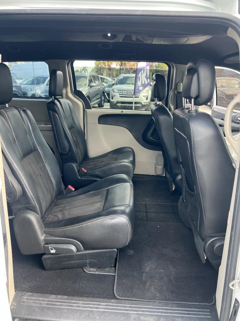 2019 Dodge Grand Caravan - $8,799