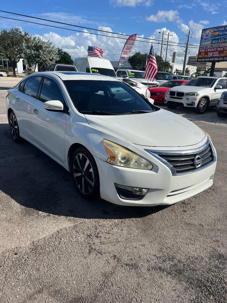 2015 Nissan Altima - $9,499
