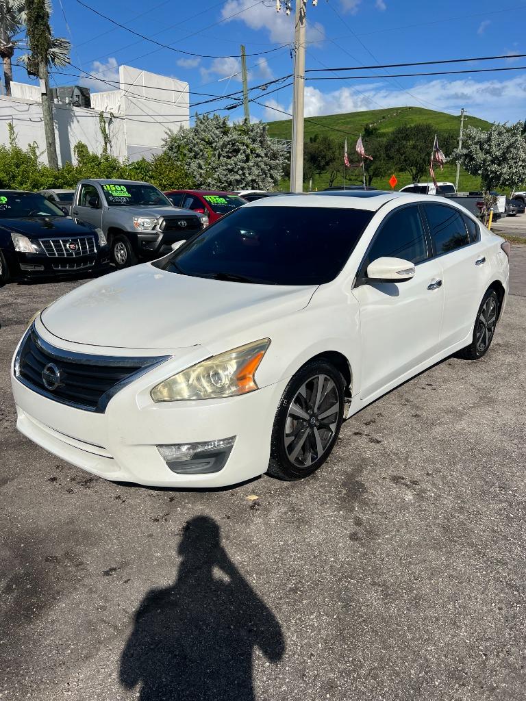 2015 Nissan Altima - $9,499