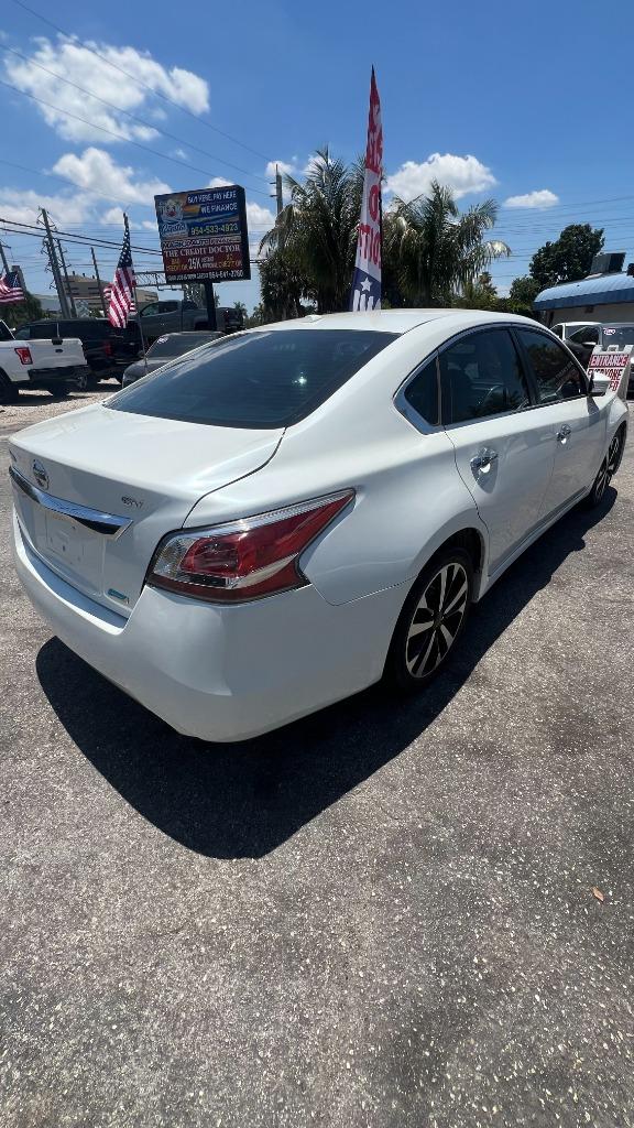 2015 Nissan Altima - $9,499