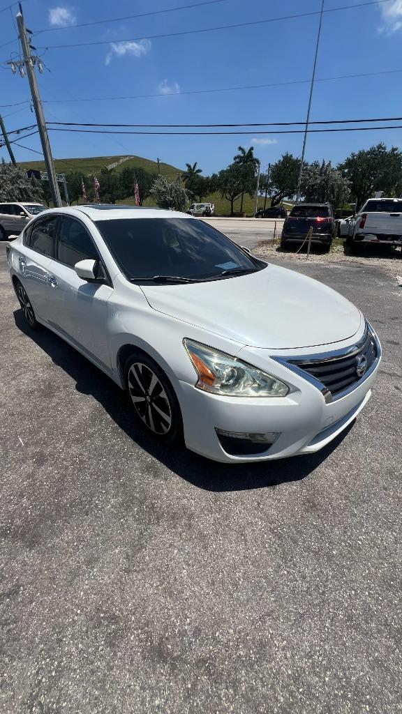 2015 Nissan Altima - $9,499