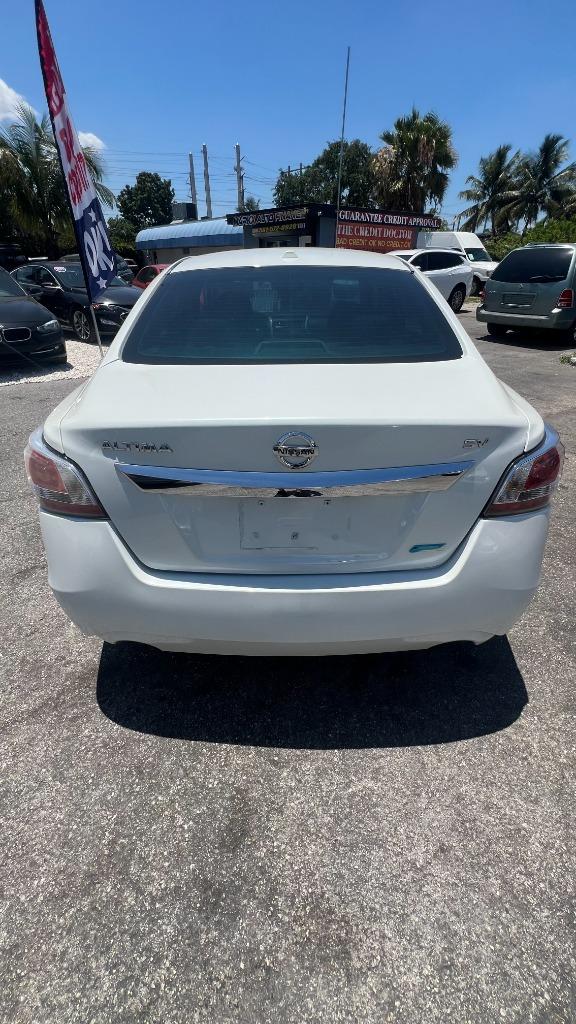 2015 Nissan Altima - $9,499
