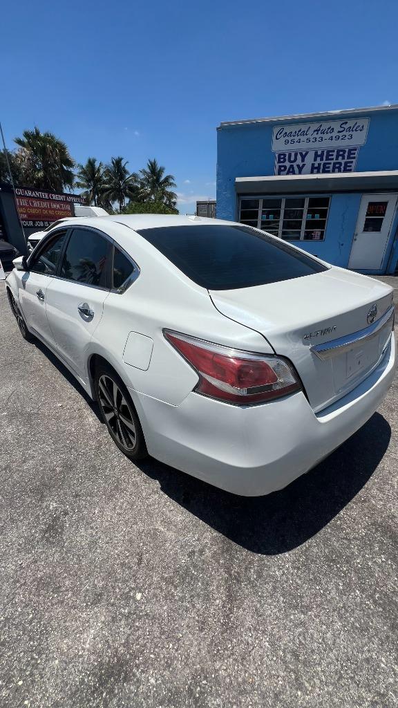 2015 Nissan Altima - $9,499