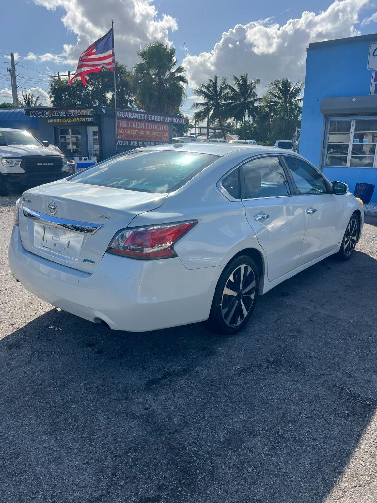 2015 Nissan Altima - $9,499