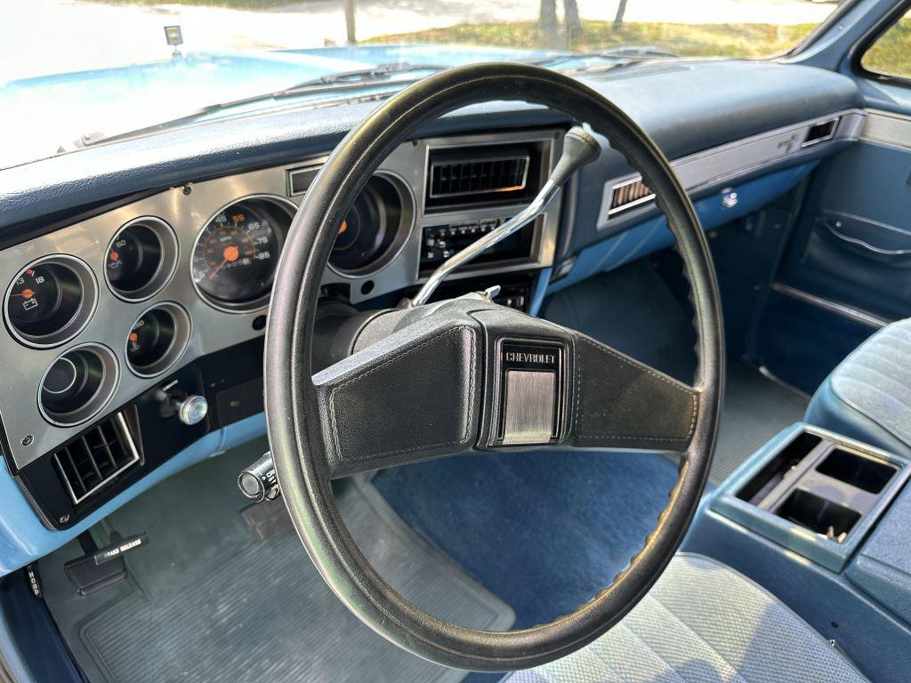 1986 Chevrolet Suburban C20 photo