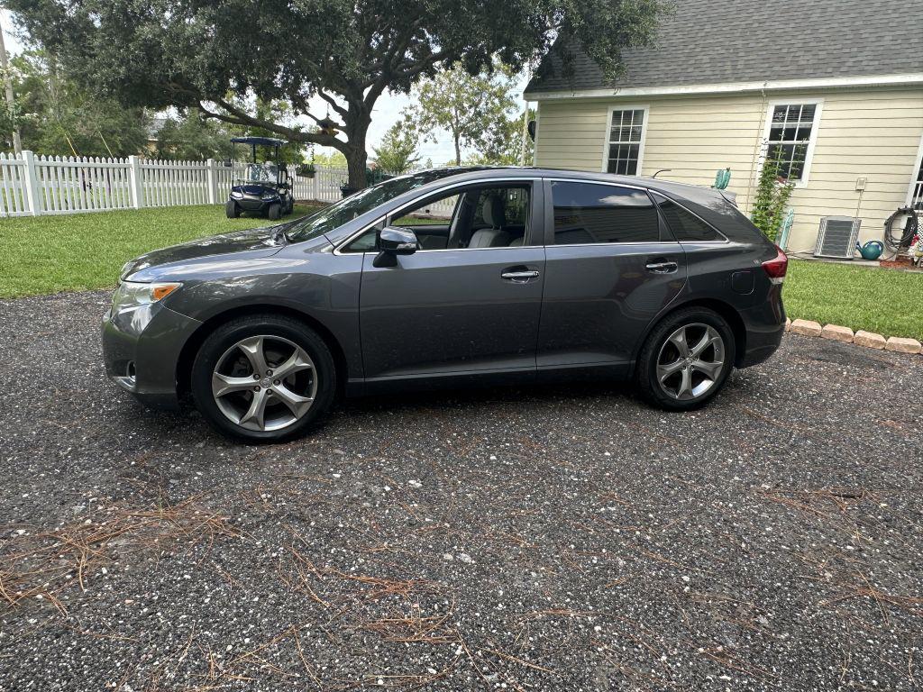 2013 Toyota Venza - $9,500