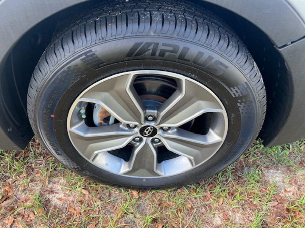 2015 Hyundai Santa Fe - $11,300