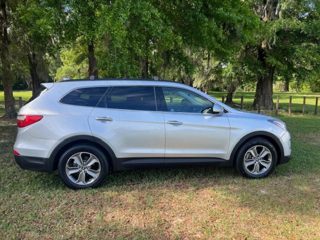 2015 Hyundai Santa Fe - $11,300