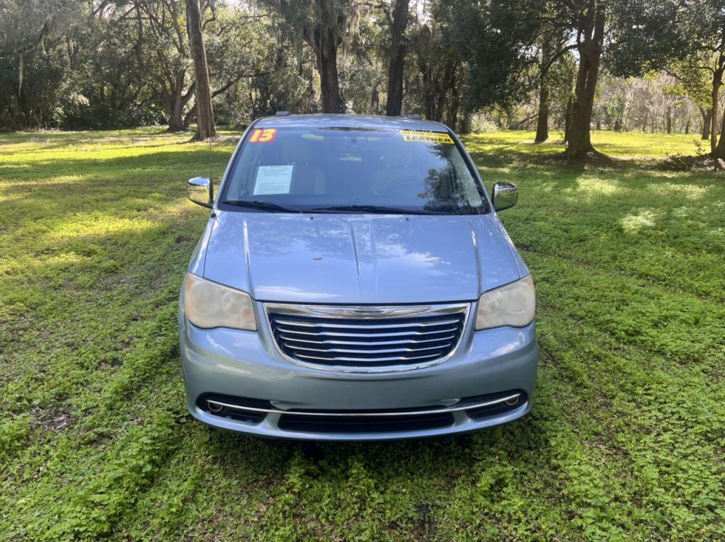 2013 Chrysler Town And Country - $8,000