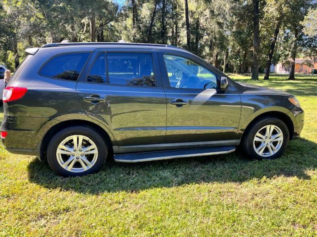 2011 Hyundai Santa Fe - $9,500